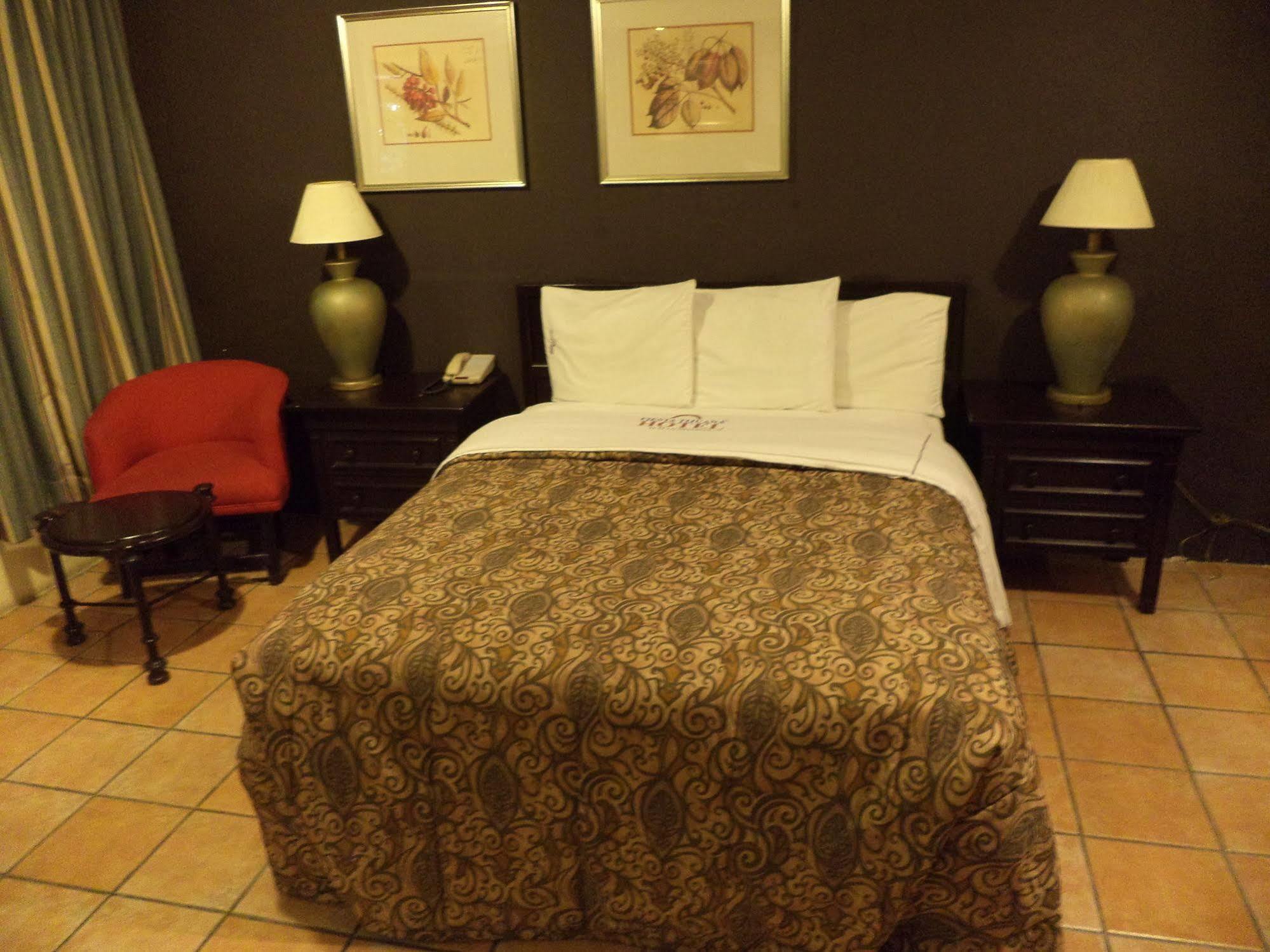 Hotel Fiesta Tijuana Buitenkant foto